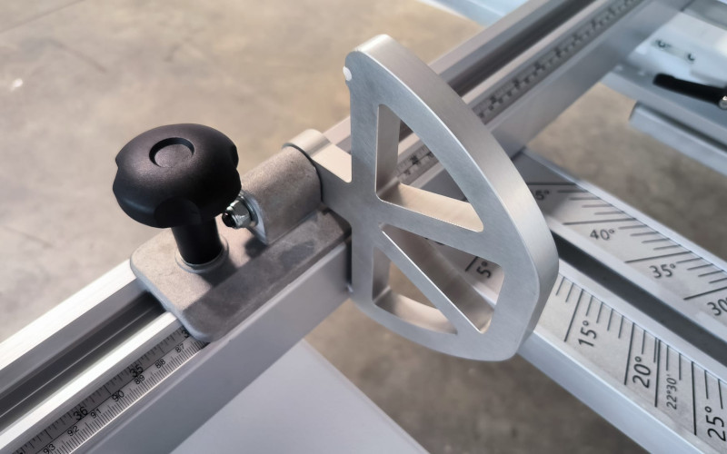 Kombinovaný dřevoobráběcí stroj pětioperace SICAR C300